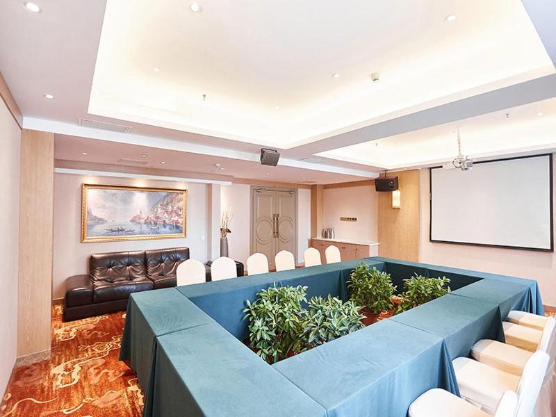 Vienna Hotel Nanyang People Road Exterior photo