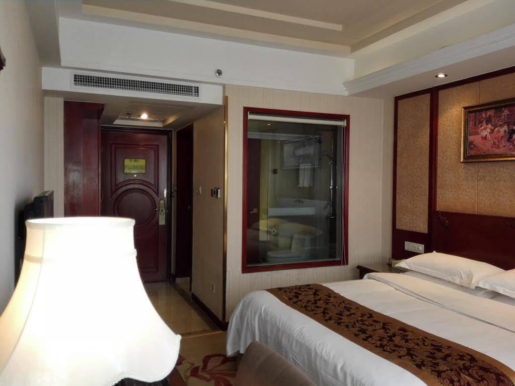 Vienna Hotel Nanyang People Road Exterior photo